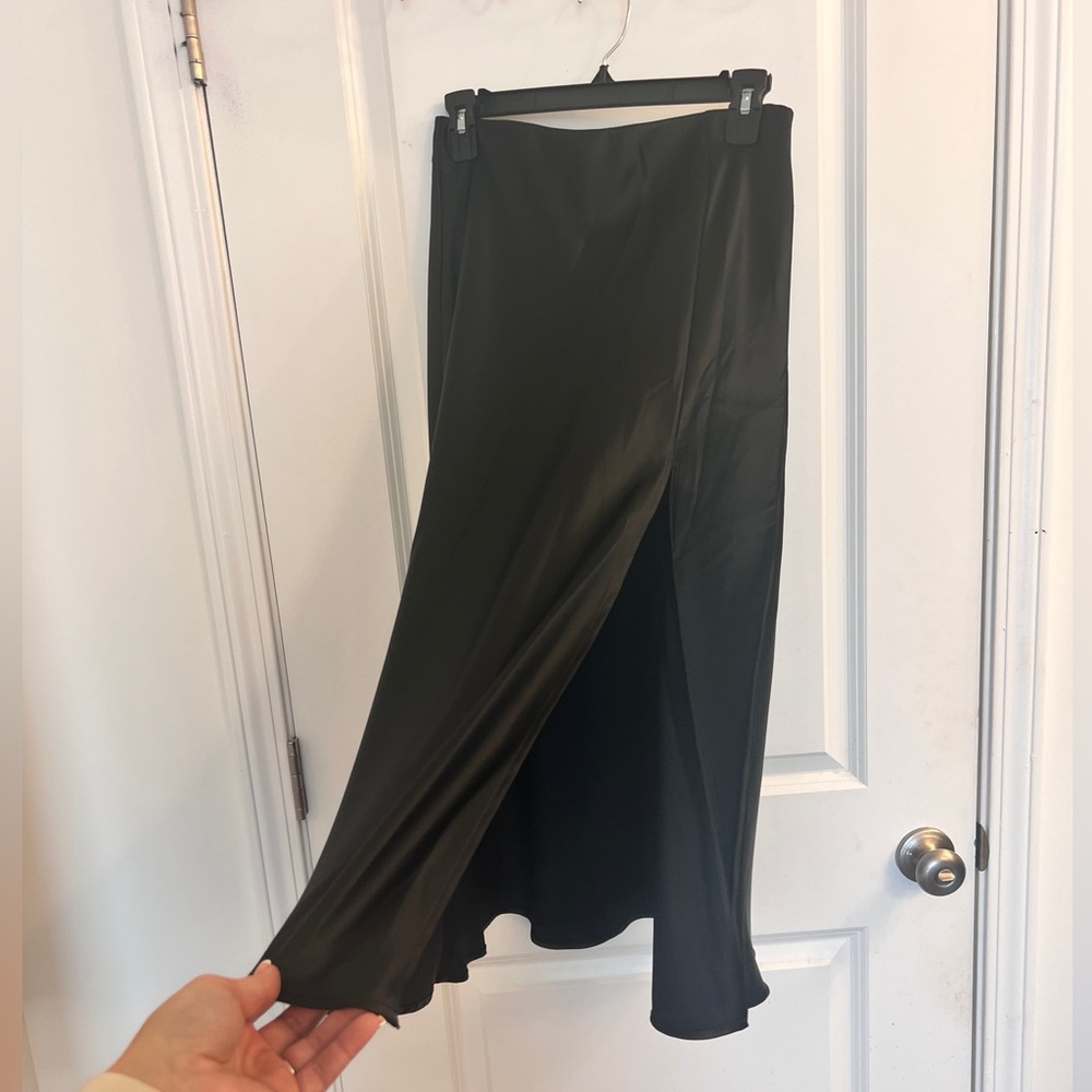 Satin slit skirt sz L